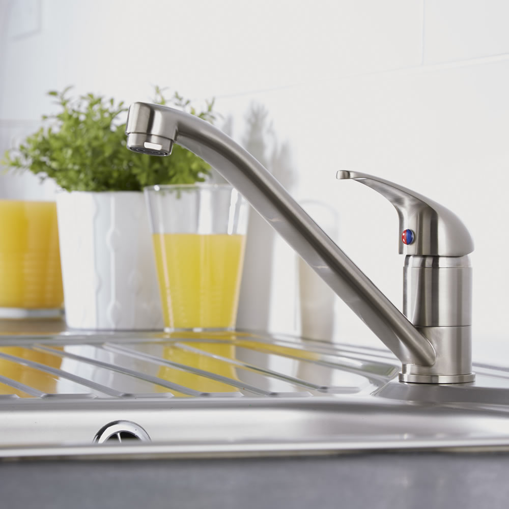 Moderne Ein-Hebel Küchenarmatur mit beweglichem Ausguss, Nickel