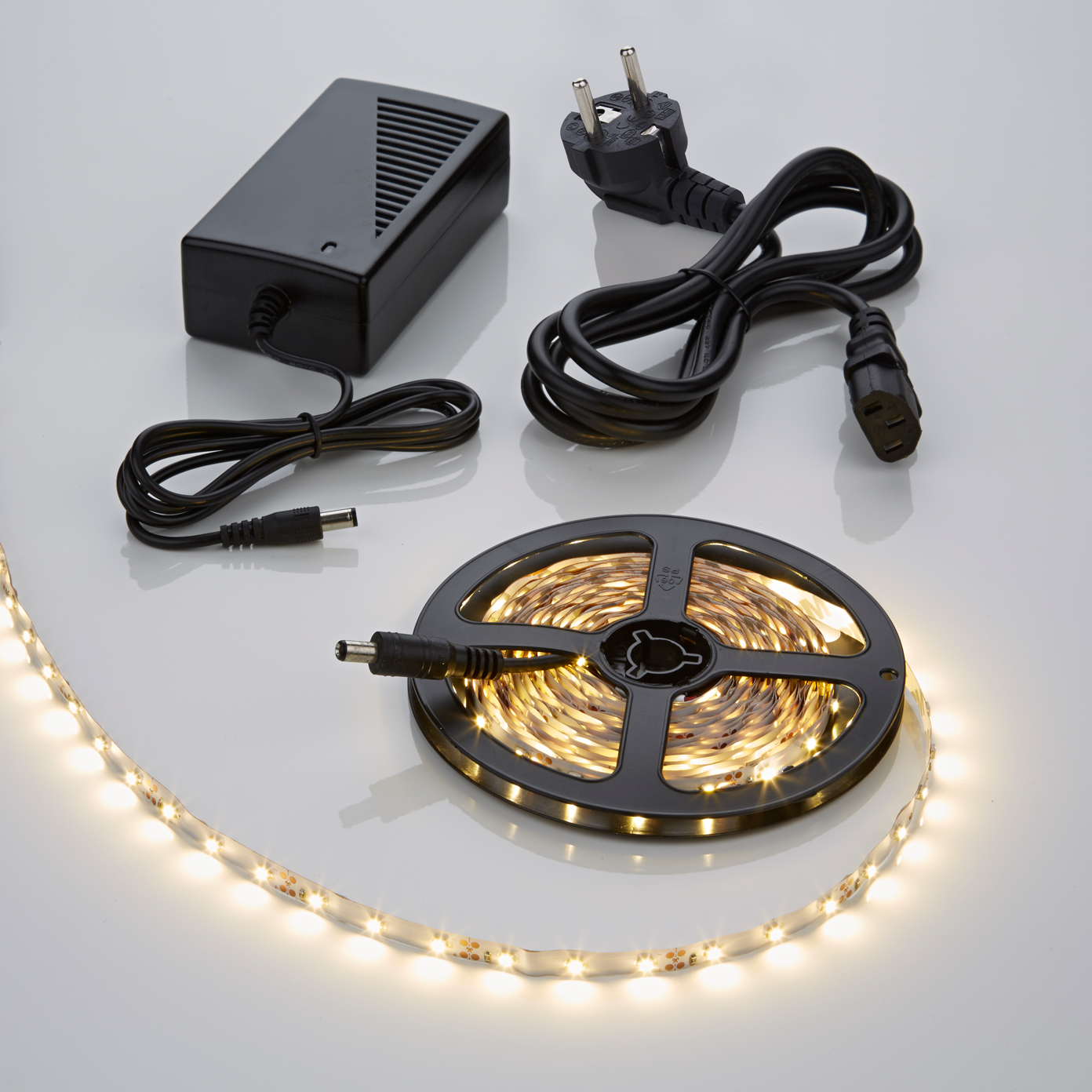 Biard 5m 3528 300 LED Strip Set, warmes Weiß, inkl. Netzteil
