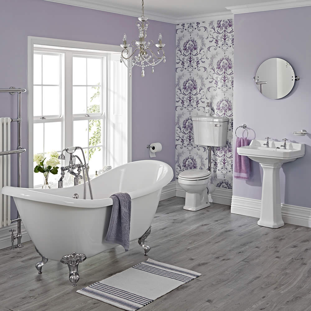 Traditionelle Badausstattung Carlton mit Toilette, Spülkasten hoch, Waschbecken, Badewanne und Armaturen - Greiffüße Chrom