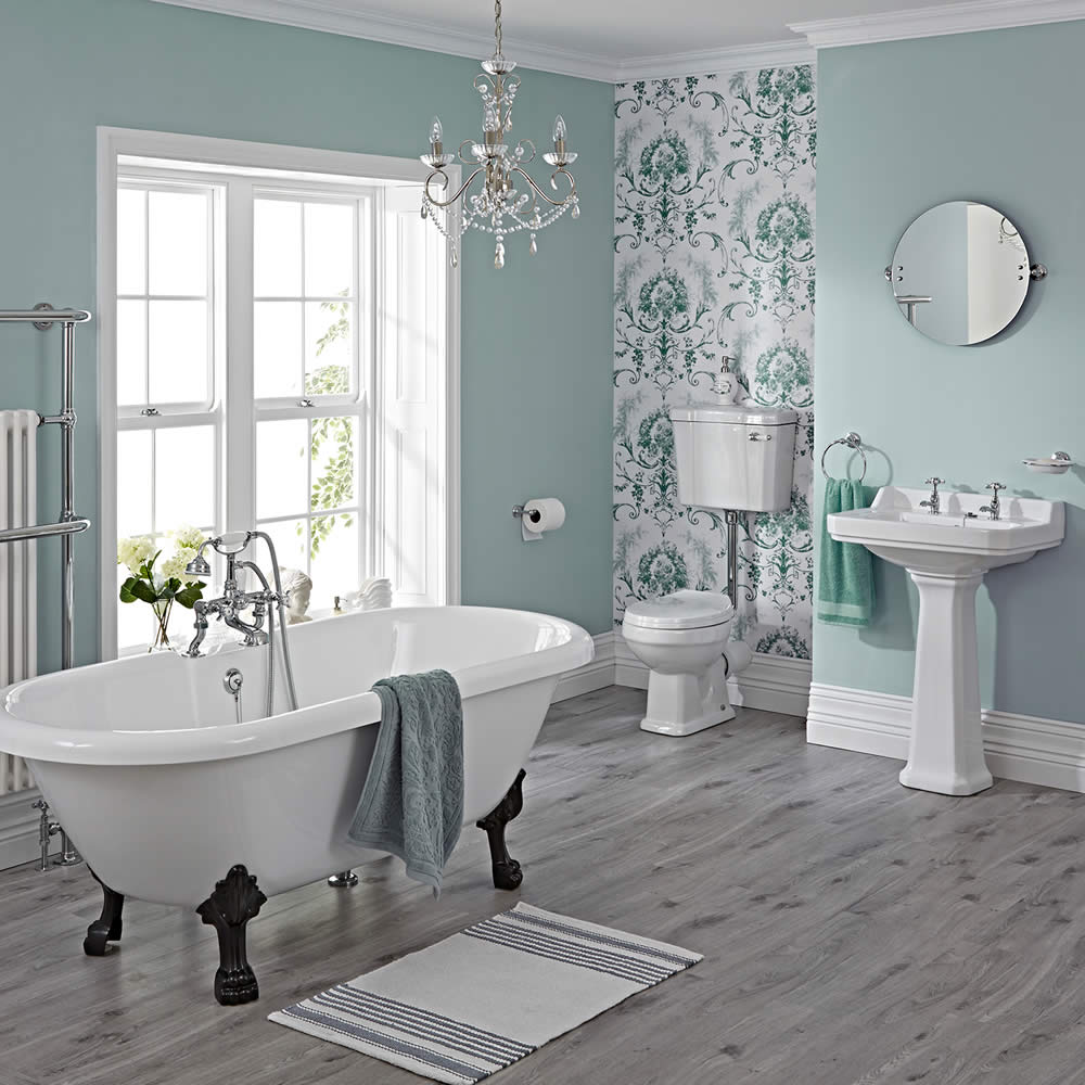 Traditionelle Badausstattung Carlton mit Toilette, Spülkasten hoch, Waschbecken, Badewanne und Armaturen - Greiffüße Schwarz