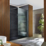 Walk-In Dusche mit geriffeltem Glas | Chrom, Nischeneinbau - inkl. Duschwanne mit Schiefer-Effekt (Finish wählbar) – Größe wählbar - Florence