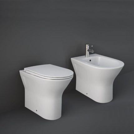 Modernes Badezimmerset - mit Stand-WC und Stand-Bidet - Farbe wählbar – RAK Feeling x Hudson Reed