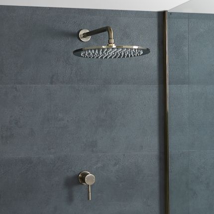 Unterputz-Einhebelmischer mit 300mm rundem Duschkopf und Wandarm – Gebürstetes Messing – Clarus