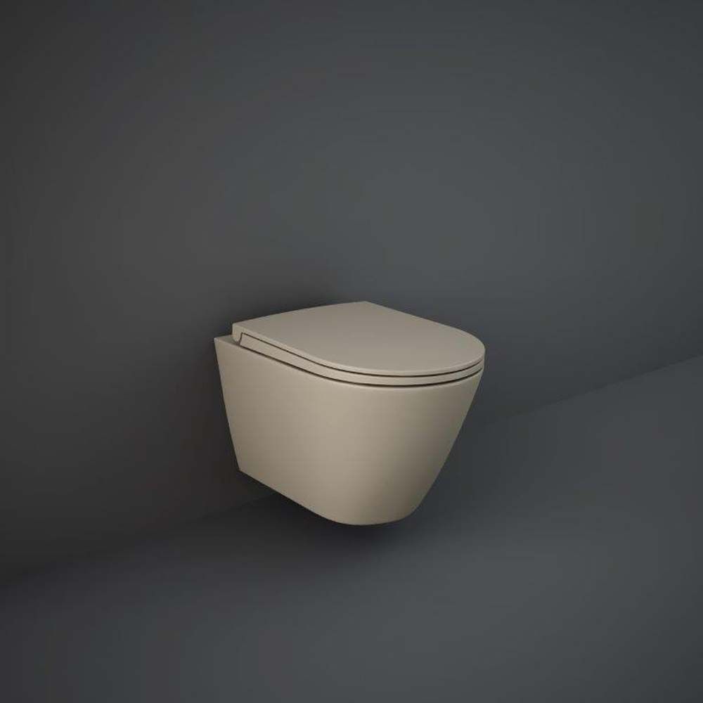 Hänge-WC ohne Spülrand inkl. Sitz mit Absenkautomatik, 340mm x 360mm, Cappucciono – RAK Feeling x Hudson Reed