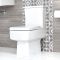 Säulenwaschbecken, WC mit aufgesetztem Spülkasten und Badewanne - Exton