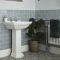 Badezimmerset Retro - mit freistehender Badewanne, Hänge-WC, Hänge-Bidet und Standwaschbecken - Chester