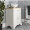 Badausstattung mit Einbau-Badewanne, Aufsatzwaschbecken mit 645mm Unterschrank und Toilette mit aufgesetztem Spülkasten - Thornton