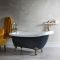 Freistehende Badewanne mit erhöhter Rückenschräge, Steingrau, 1710mm x 740mm - Füße in gebürstetem Gold - Elton