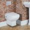 Traditionelles Hänge-WC mit Rahmen und Spülkasten, Betätigungsplatte wählbar – Chester