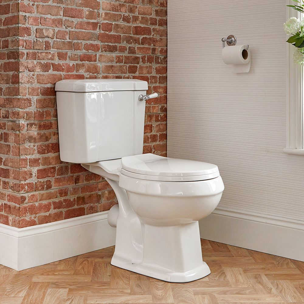 Traditionelles Stand-WC mit aufgesetztem Spülkasten & Waschbecken mit Chrom - Gestell Richmond –