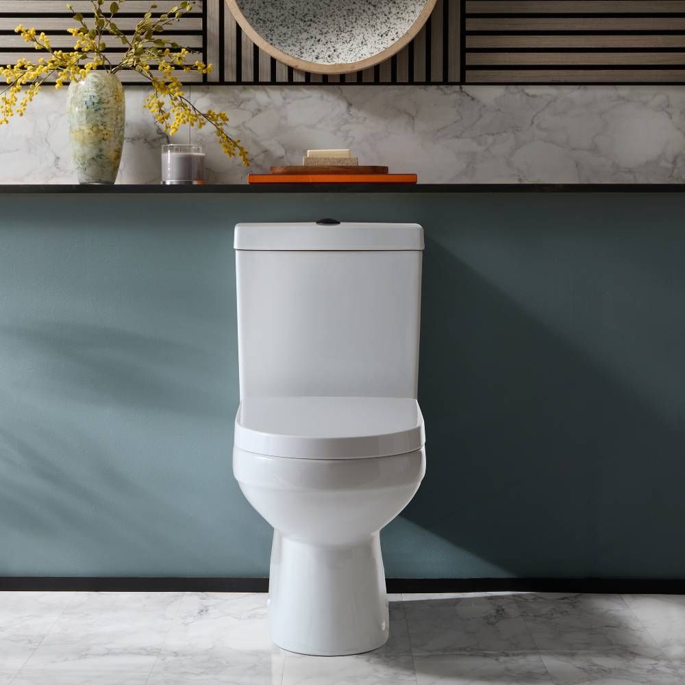 Stand-WC mit aufgesetztem Spülkasten | Abgang senkrecht - Spülknopf (Farbe wählbar) | inkl. Sitz mit Absenkautomatik - Covelly