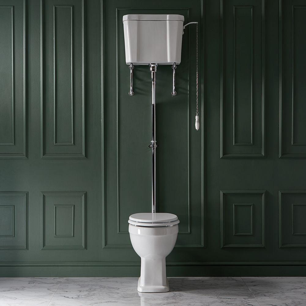 Traditionelles Stand WC erhöht mit hohem Spülkasten inkl. Toilettensitz in Weiß, Farbe des Zubehörs Wählbar - Richmond