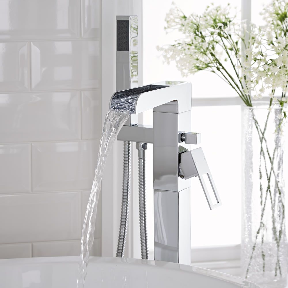 Freistehende Wannenarmatur mit Wasserfallausguss – inkl. Handbrause – Chrom – Parade
