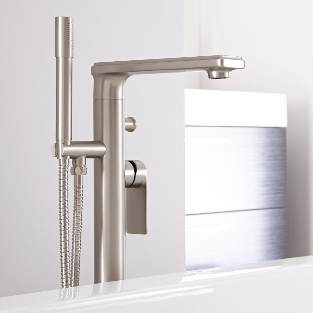 Freistehende Einhebel-Wannenarmatur mit Handbrauseset - gebürstetes Nickel - Aldwick