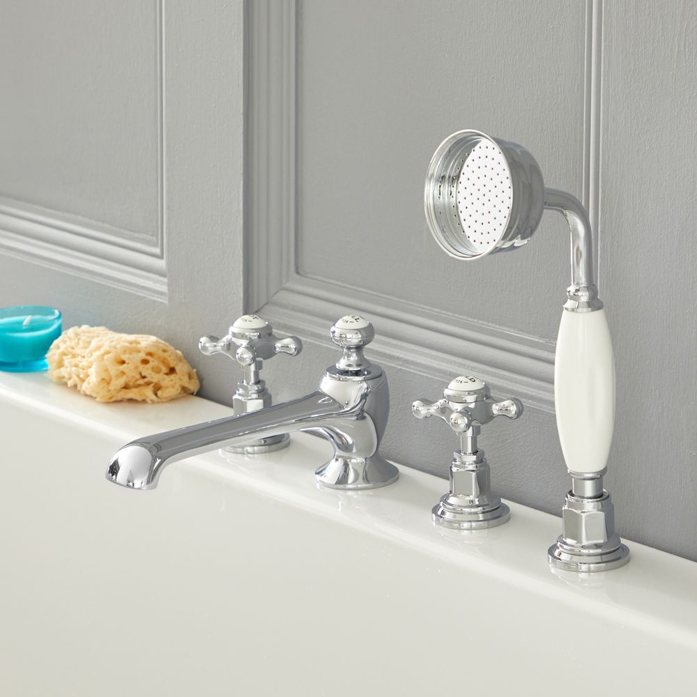 Elizabeth Traditionelle 4-Loch Kreuzgriff-Wannenarmatur mit ausziehbarer Handbrause - Wählbares Finish