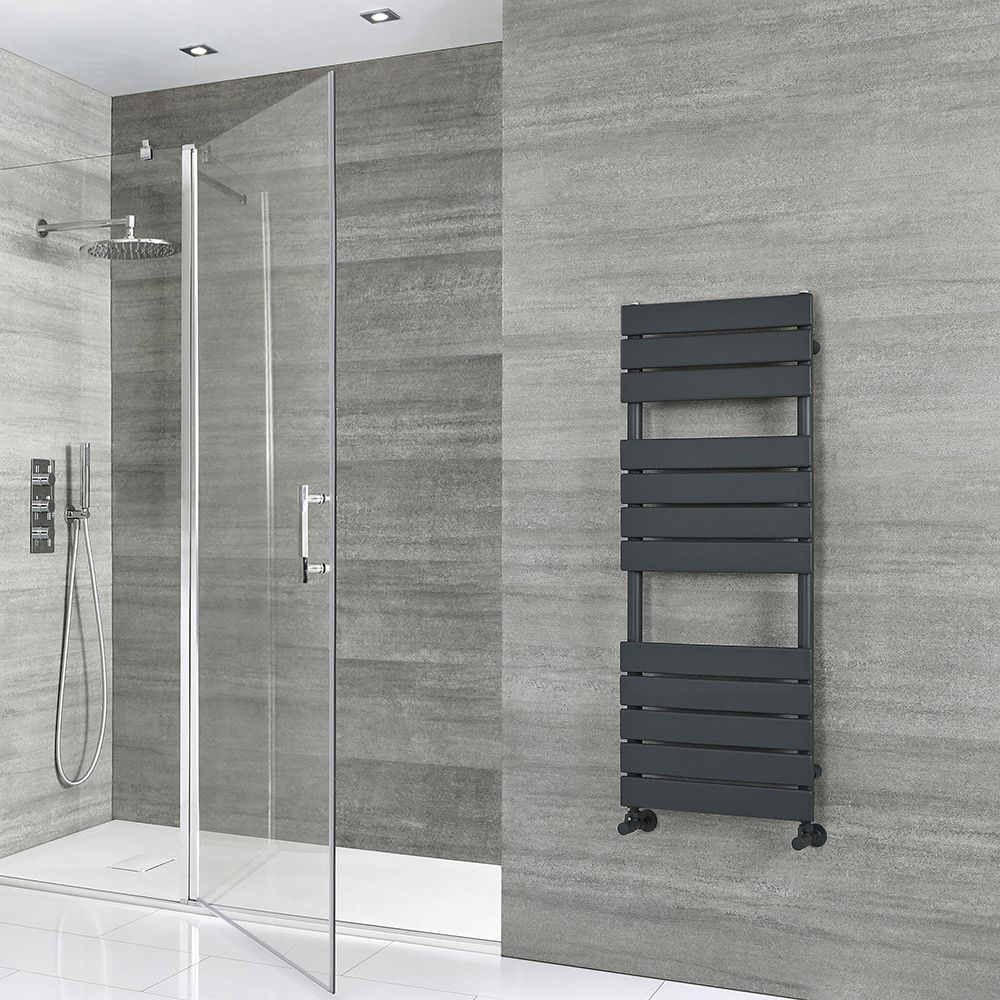 Handtuchheizkörper, 1200mm x 450mm, 637W – mit flachen Heizlamellen – Anthrazit - Lustro