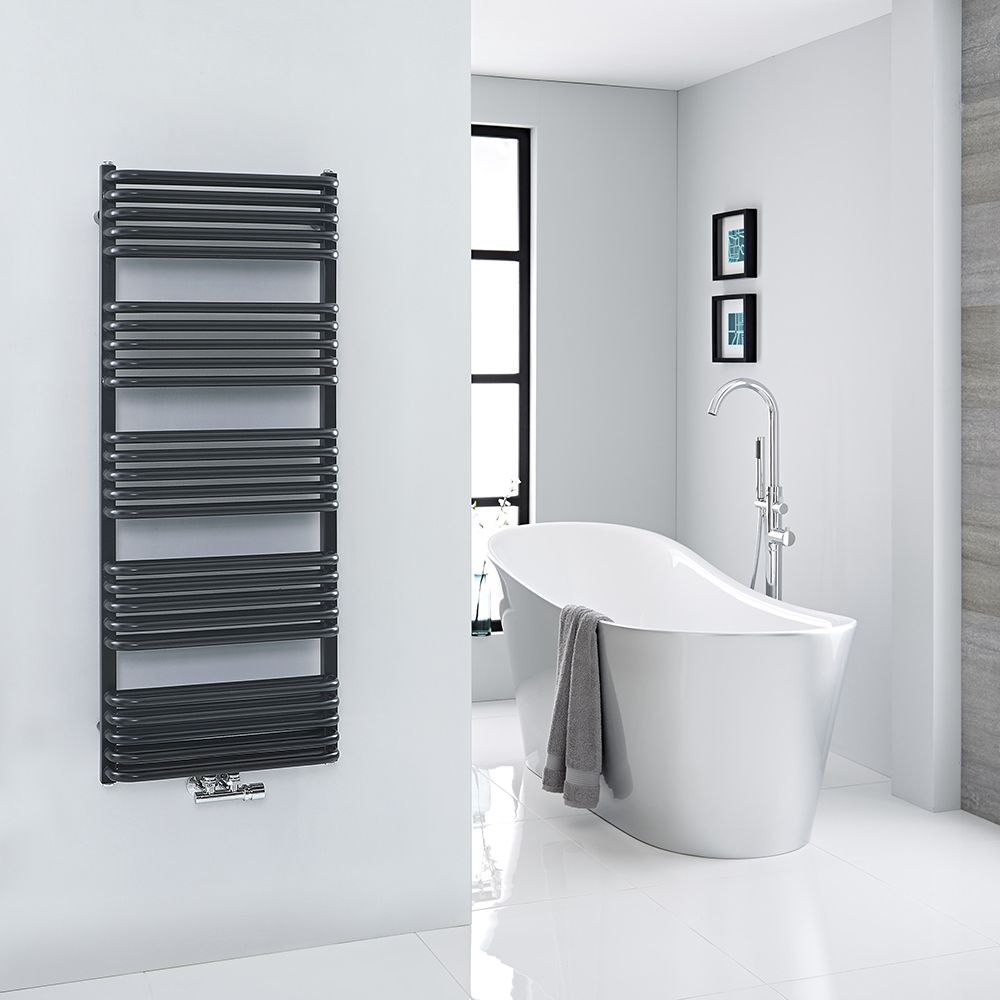 Design Handtuchheizkörper mit Mittelanschluss - 1269mm x 500mm, 1191W – Mattschwarz - Arch