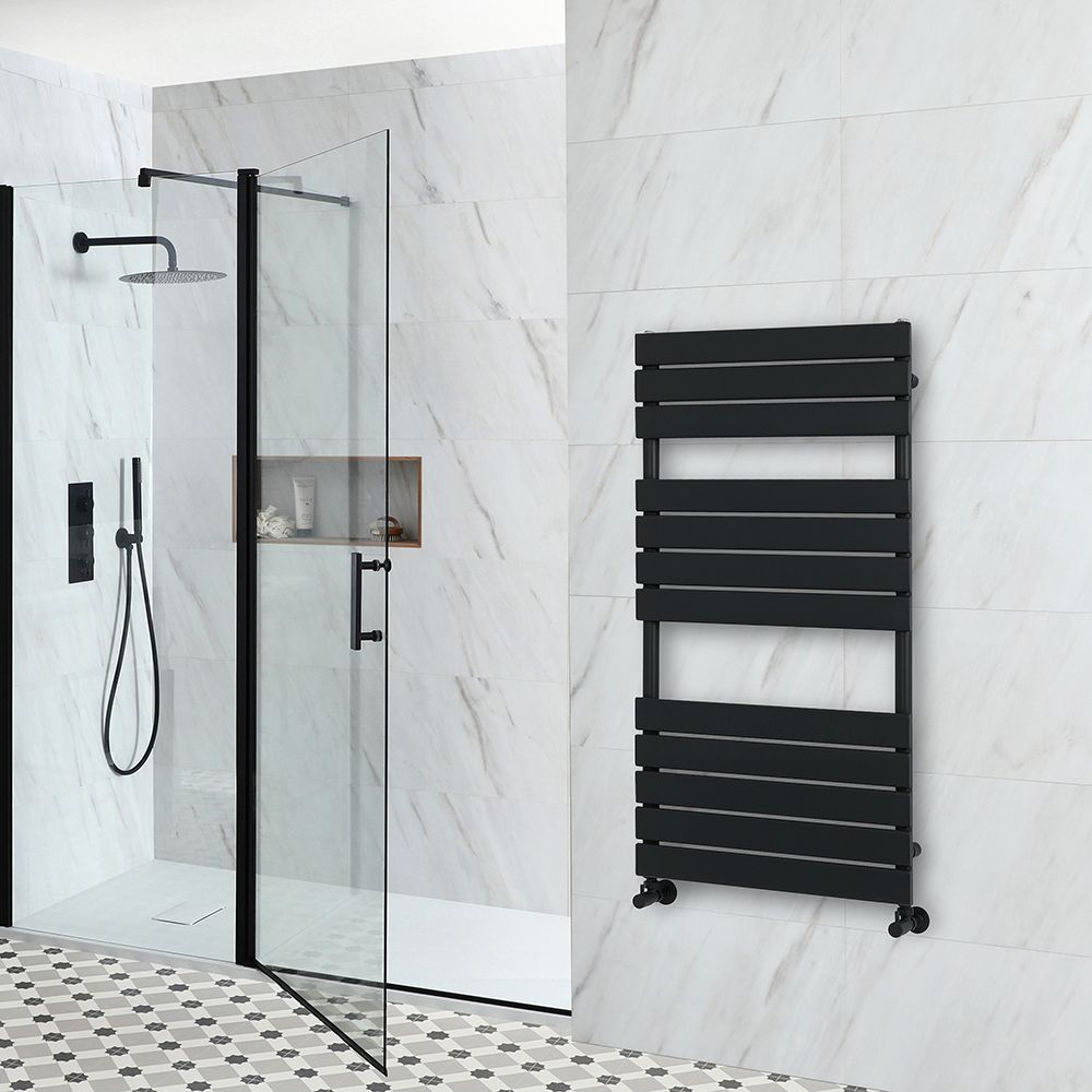 Handtuchheizkörper, 1200mm x 600mm, 796W – mit flachen Heizlamellen – Schwarz - Lustro