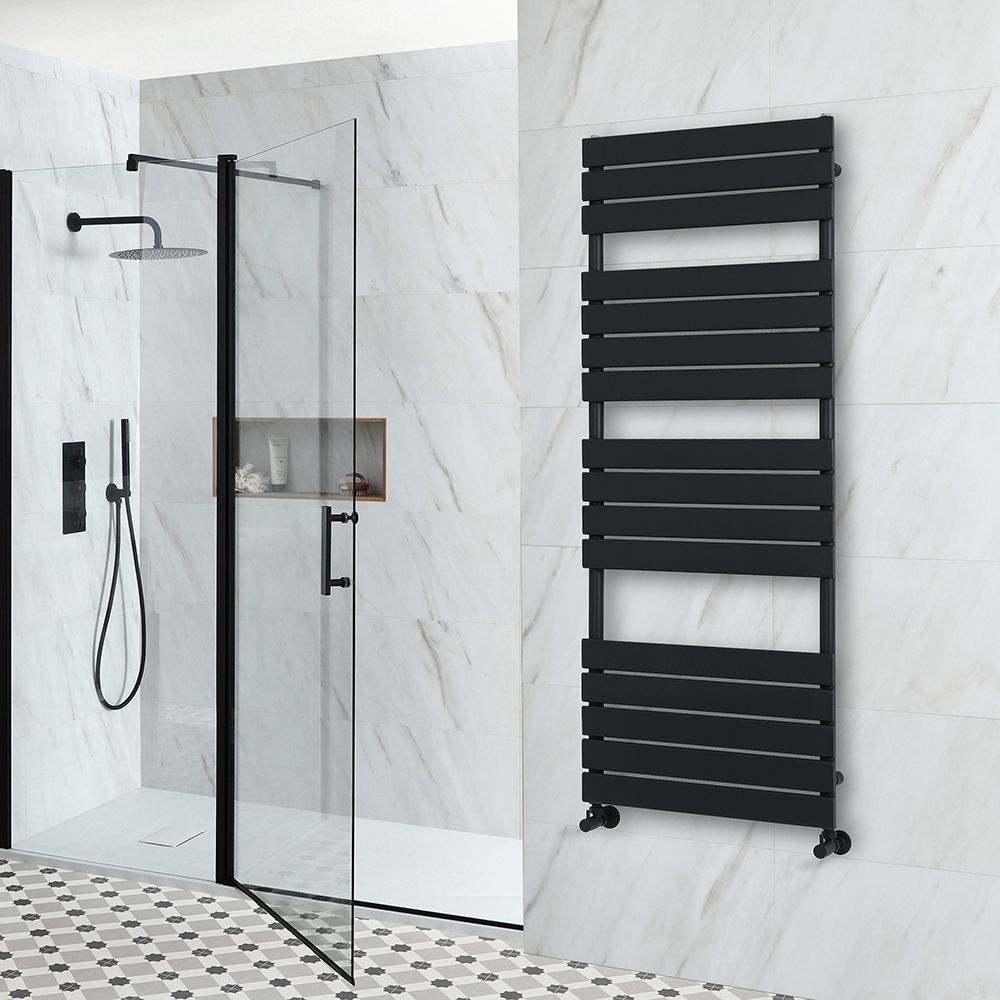 Handtuchheizkörper, 1500mm x 600mm, 990W – mit flachen Heizlamellen – Schwarz - Lustro
