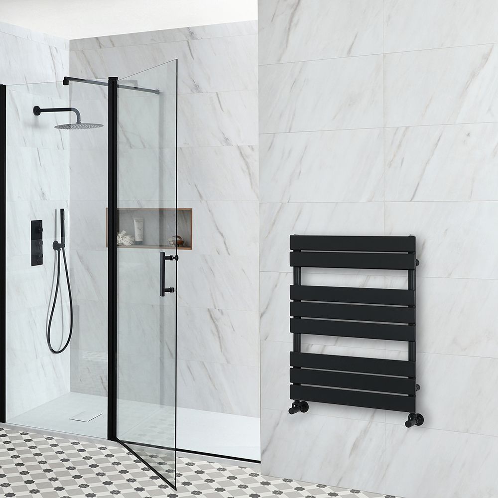 Handtuchheizkörper, 825mm x 600mm, 532W – mit flachen Heizlamellen – Schwarz - Lustro