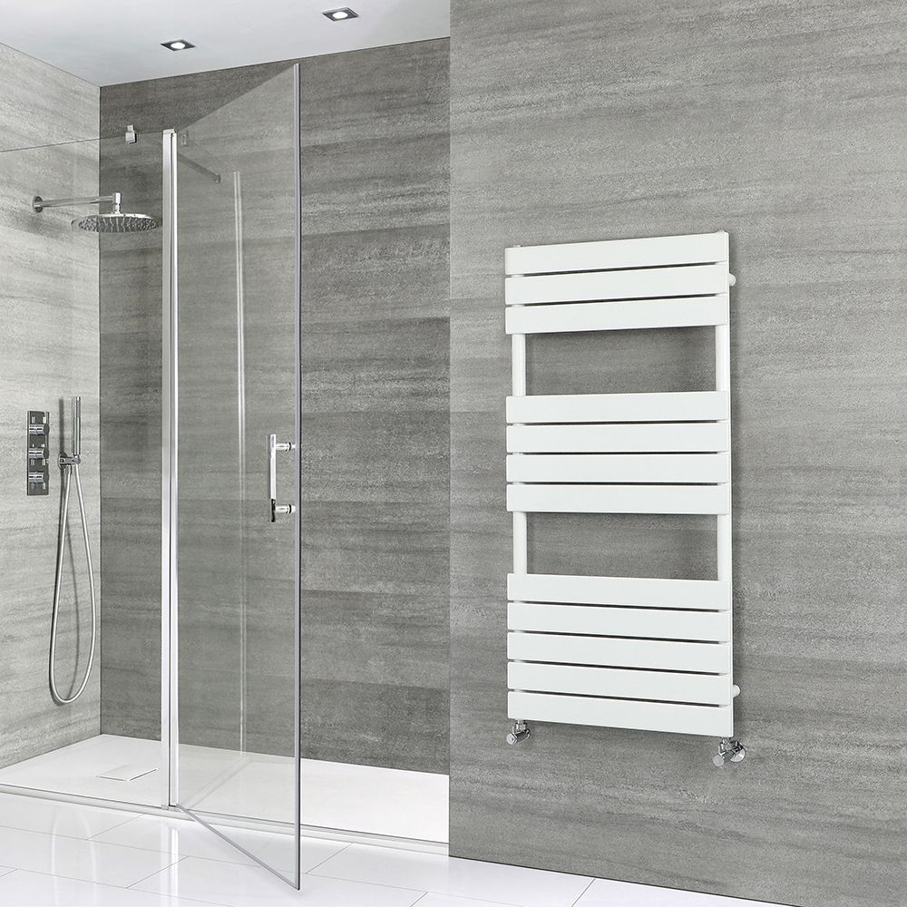 Handtuchheizkörper, 1200mm x 600mm, 796W – mit flachen Heizlamellen – Weiß - Lustro