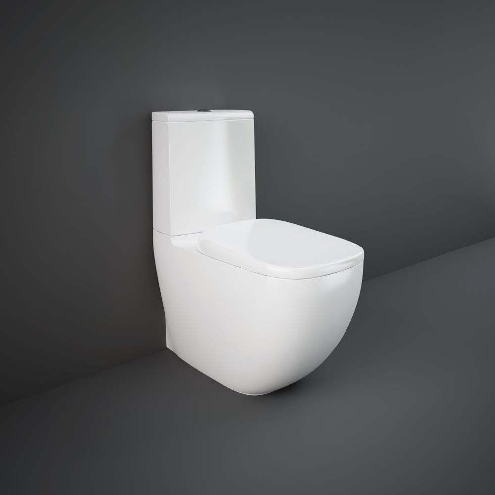 Stand WC ohne Spülrand mit aufgesetztem Spülkasten inkl. Sitz mit Absenkautomatik, Glanz-Weiß - RAK Illusion x Hudson Reed