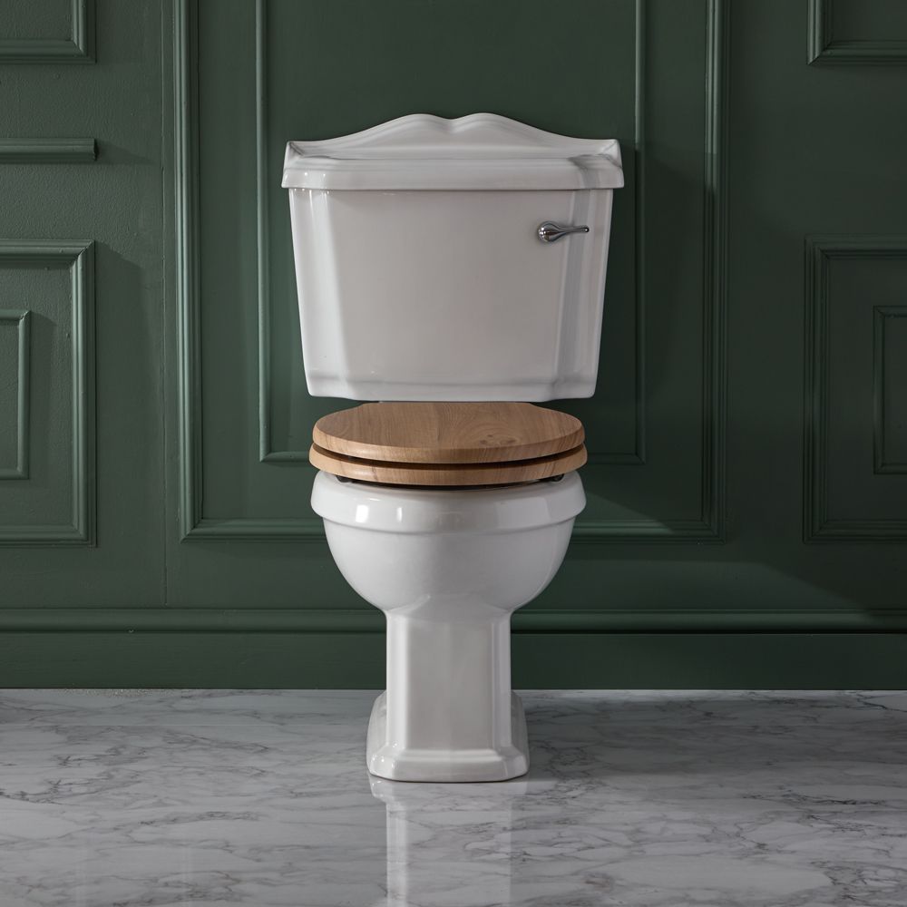 Stand WC mit aufgesetztem Spülkasten und Sitz in Eiche - Regent