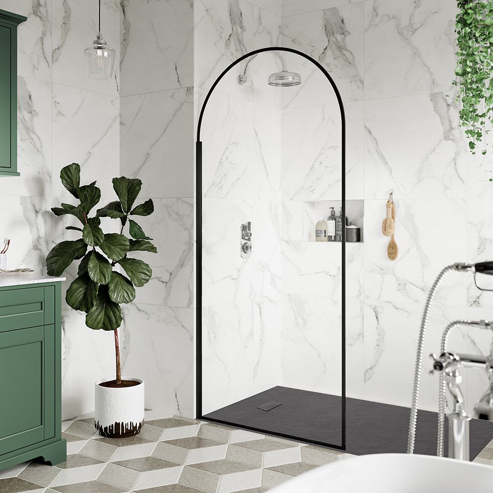 Walk-In Dusche mit Bogen | Schwarz - inkl. Duschwanne mit Schiefer-Effekt (Finish wählbar) – Größe wählbar – Hudson Reed