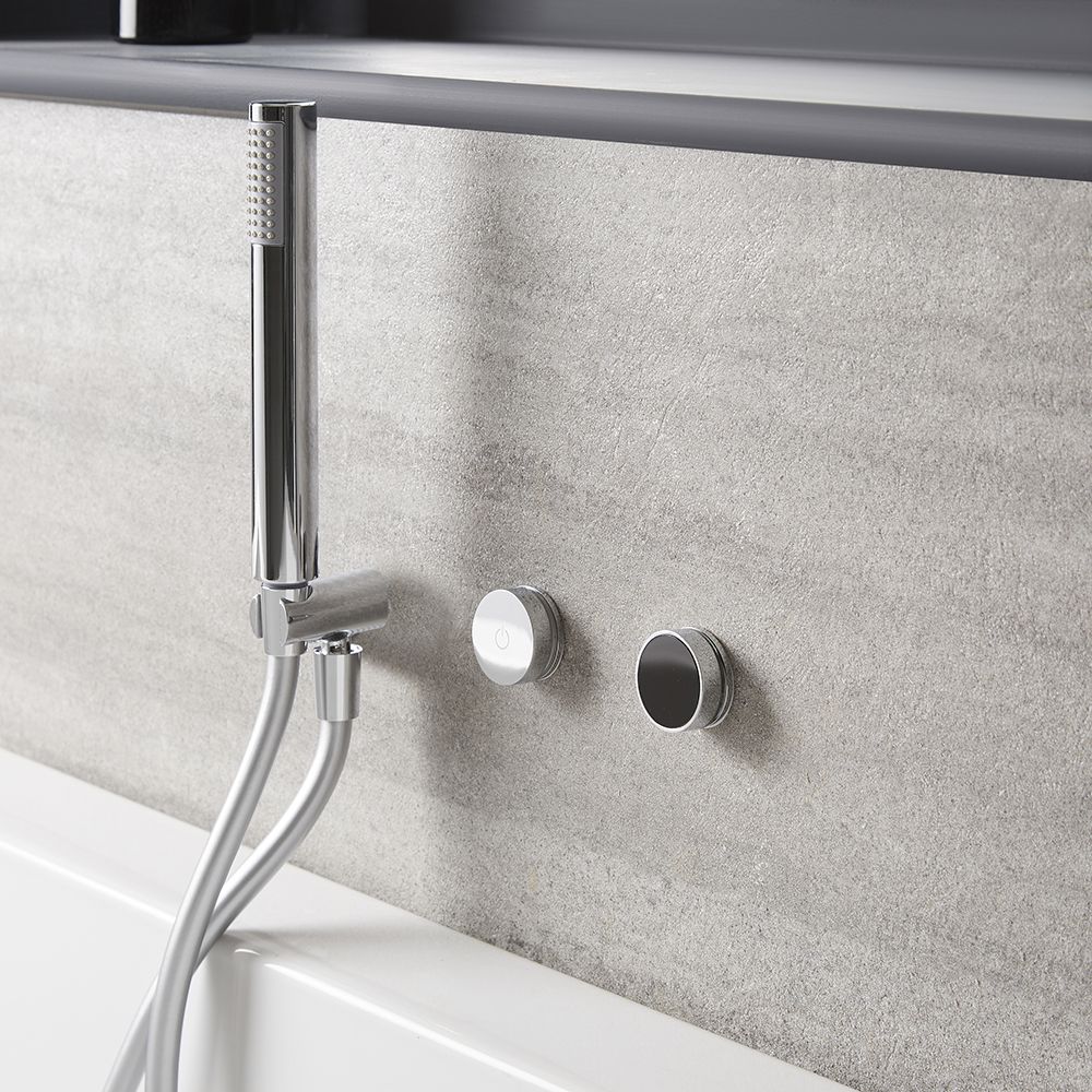 Digitale Wannenarmatur - mit Thermostat, Handbrause, Überlauf-Wanneneinlauf und Ablauf – Chrom – Narus