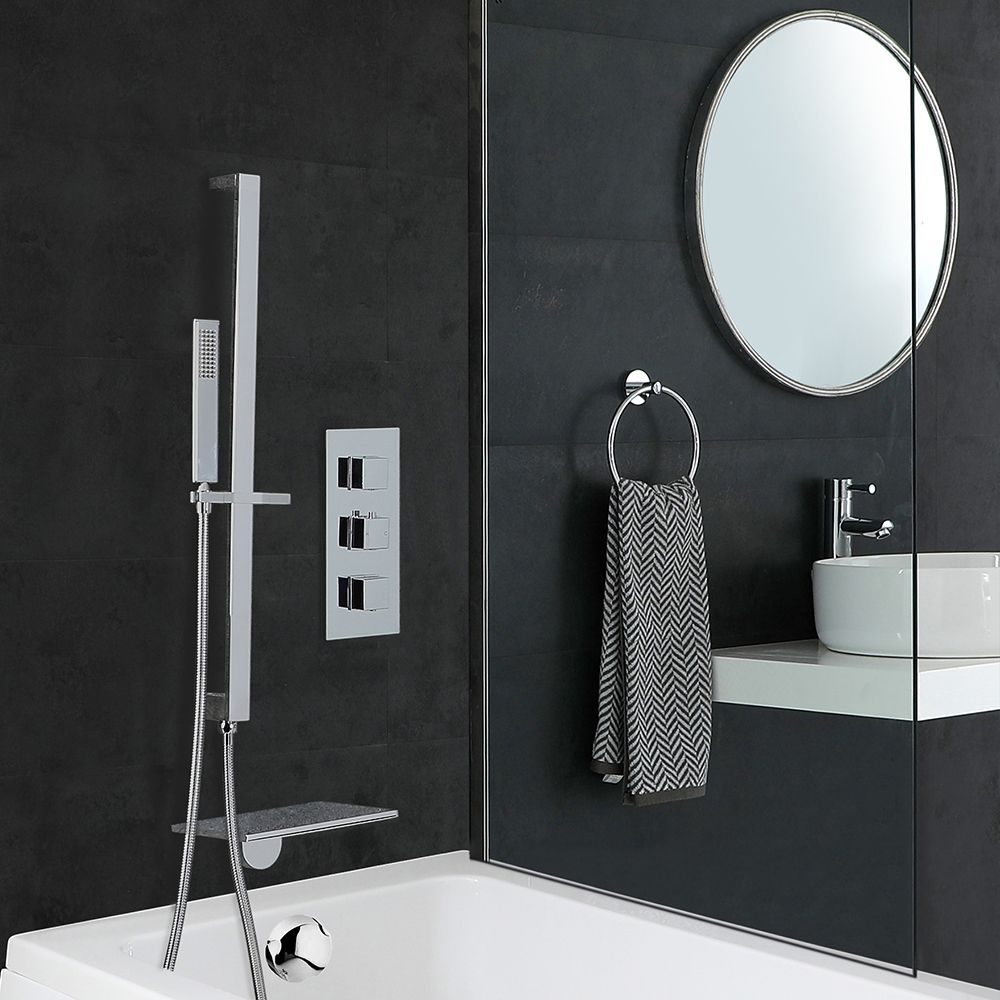 Eckiges Dusch- und Badesystem mit Thermostat - mit Brausestangenset und Wasserfall-Wanneneinlauf - Chrom - Kubix