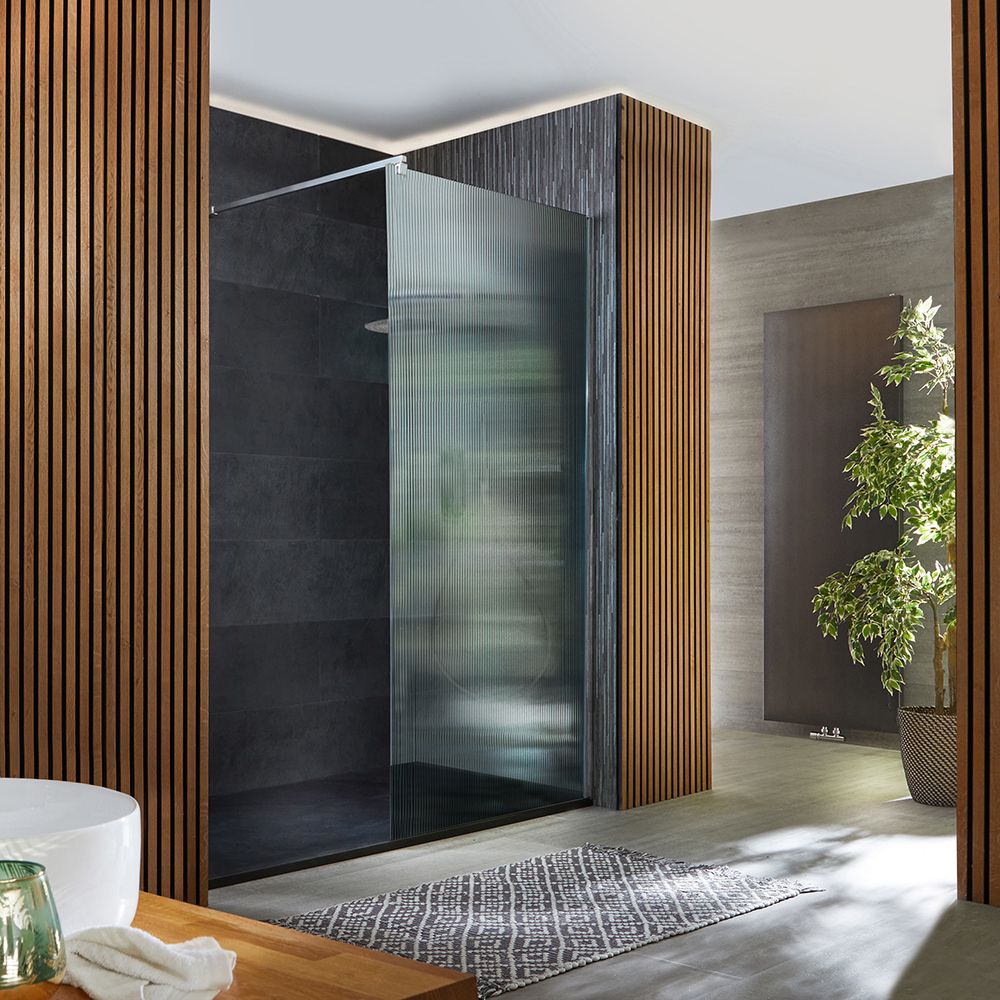 Walk-In Dusche mit geriffeltem Glas | Chrom, Nischeneinbau - inkl. Duschwanne mit Schiefer-Effekt (Finish wählbar) – Größe wählbar - Florence