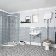 Badezimmerset Retro – Viertelkreis-Duschkabine, WC mit hohem Spülkasten und Waschbecken mit Metallgestell - Richmond
