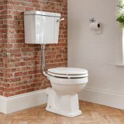 Retro Stand-WC mit erhötem Spülkasten und Sitz in Holz-Optik - Weiß - Richmond