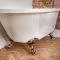 Freistehende Eck-Badewanne mit Aufsatz in Gold, 1685mm x 750mm – Links- oder Rechtsbündig – Füße in gebürstetem Gold – Oxford