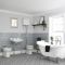 Badezimmerset Retro - mit freistehender Badewanne, WC mit hohem Spülkasten, Waschbecken mit Metallgestell und Bidet – Richmond