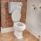 Retro Stand-WC mit erhötem Spülkasten und Sitz in Holz-Optik - Weiß - Richmond