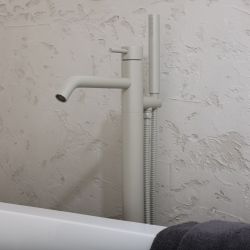 Freistehende Badewannenarmatur mit Einhebelmischer und Handbrauseset | Farbe wählbar - Elements