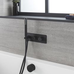 Dusch- und Badesystem mit Thermostat - mit Überlauf-Wanneneinlauf und Handbrauseset - Schwarz – Nox