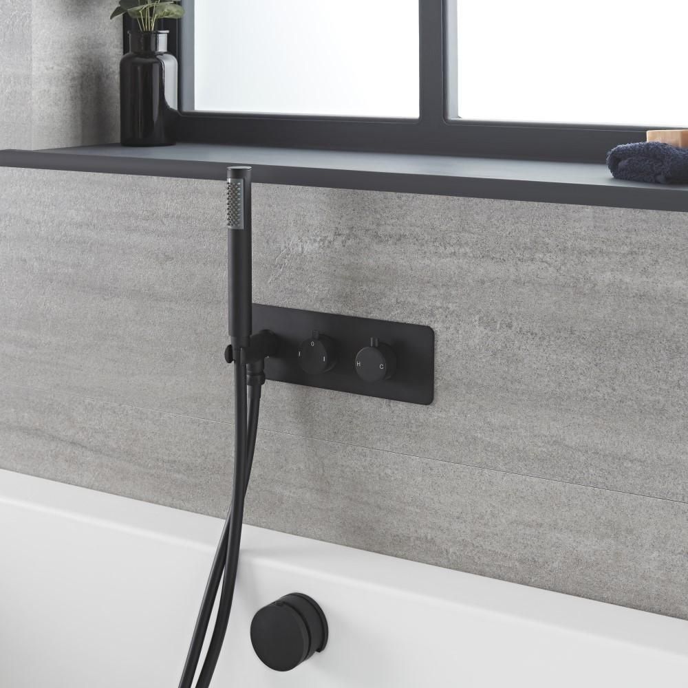 Dusch- und Badesystem mit Thermostat - mit Überlauf-Wanneneinlauf und Handbrauseset - Schwarz – Nox