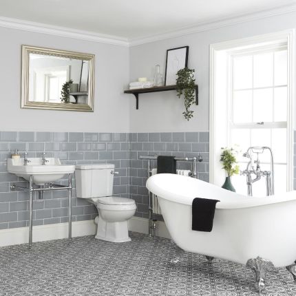 Traditionelles Bad Komplettset - mit freistehender Badewanne, Stand-WC und Waschbecken mit Metallgestell – Richmond