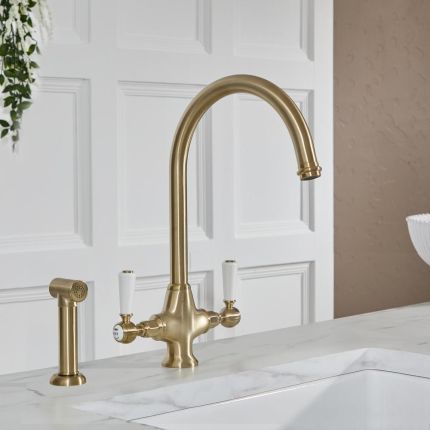 Hudson Reed Elizabeth - Traditionelle Küchenarmatur - inkl. ausziehbarer Spülbrause und schwenkbarem Hahn (geschwungen) - Farbe wählbar