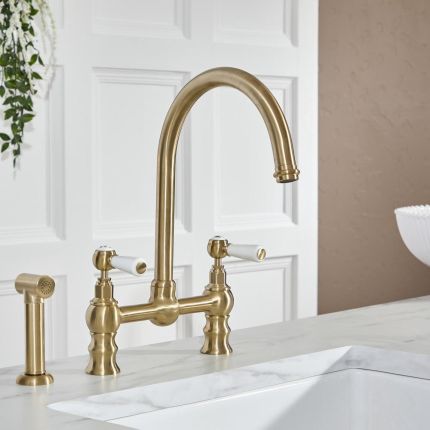 Hudson Reed Elizabeth - Traditionelle Küchen-Brückenarmatur (gerade) - inkl. ausziehbarer Spülbrause und schwenkbarem Hahn (geschwungen) - Farbe wählbar