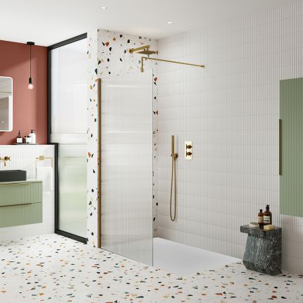 Walk-In Dusche mit geriffeltem Glas | gebürstetes Messing - inkl. Duschwanne – Größe und Seitenpaneel wählbar