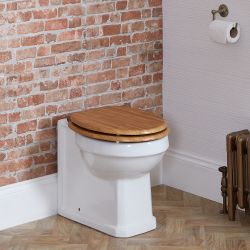 Traditionelles Stand WC erhöht inkl. Toilettensitz in Eiche, Farbe der Scharniere Wählbar - Richmond