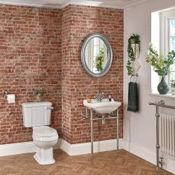 Traditionelles Stand-WC mit aufgesetztem Spülkasten & Waschbecken mit Gestell - Chrom – Richmond