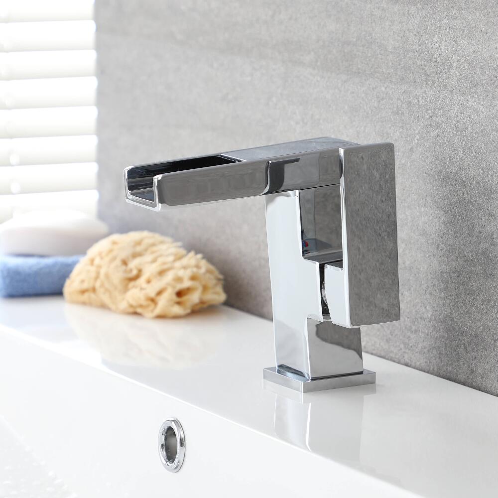 LED Waschtischarmatur mit Wasserfall
